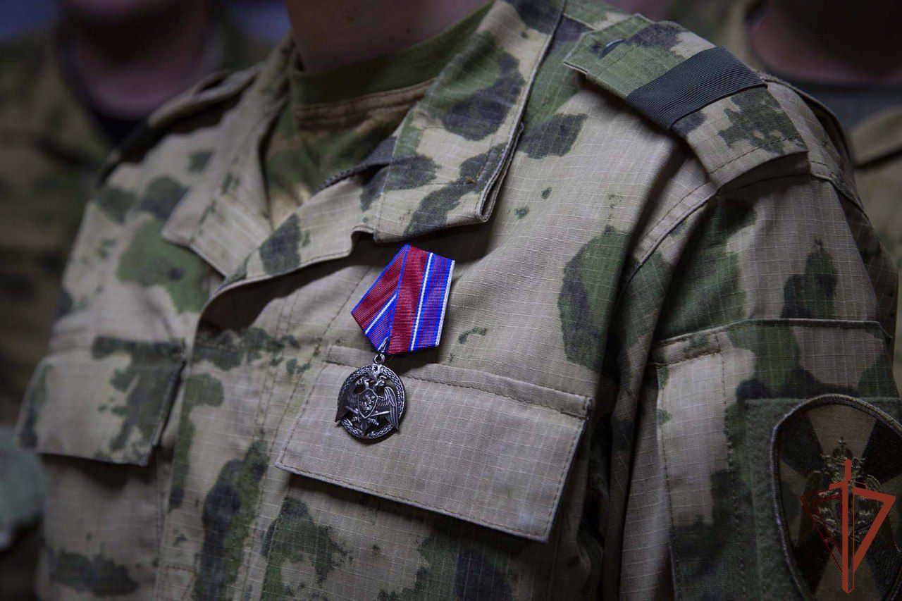 В ДНР росгвардейцам — участникам СВО вручены медали «За боевое отличие»