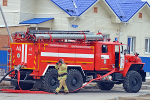 Уважаемые сотрудники «Центроспаса-Югории», служб Министерства чрезвычайных ситуаций! Поздравляю вас с Днем пожарной охраны России! 