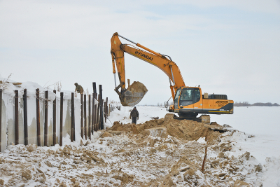 В Ханты-Мансийском районе продолжается комплексная работа по обеспечению безопасности водозащитных сооружений в населенных пунктах муниципалитета