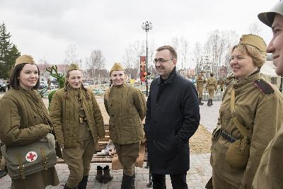 2 мая в Горноправдинске состоялась военная реконструкция – рекогносцировка подвига, совершенного в 1944 г. жителем п. Кедровый, Героем Советского Союза Алексеем Унжаковым. В реконструкции участвовали председатель Думы района Елена Данилова, депутаты Думы 