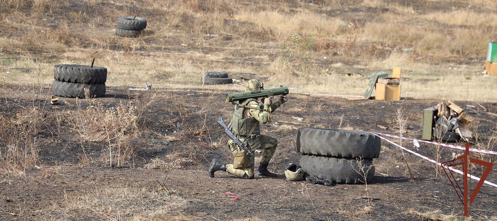 Тактико-специальные занятия с огнемётчиками Росгвардии прошли в ЛНР
