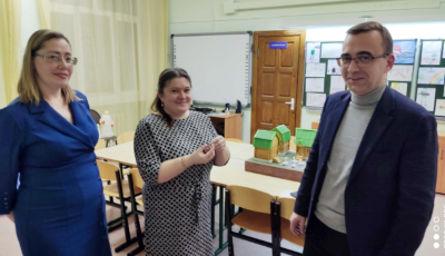 11 января глава района Кирилл Минулин совместно с представителями комитета по образованию посетил музей средней школы села Батово