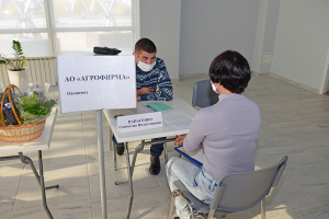 Ханты-Мансийский центр занятости населения провел ярмарку вакансий с участием тепличного комплекса д. Ярки «Агрофирма»