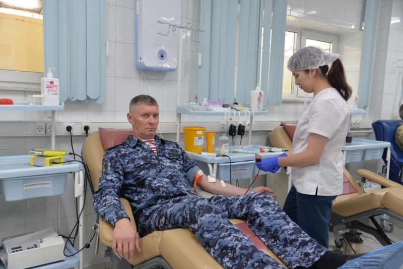 Более 20-ти росгвардейцев пополнили банк крови медучреждений Югры