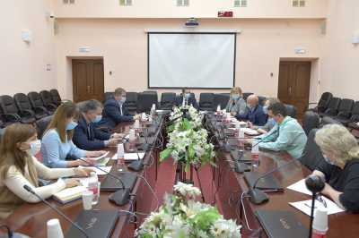 В администрации Ханты-Мансийского района прошло заседание оперативного штаба по вопросам развития экономики муниципалитета