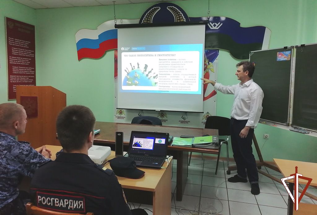 Росгвардия организовала цикл встреч с представителями просветительской организации «Российское общество «Знание»» в Югре