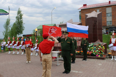 27 мая в Аллее славы в Горноправдинске состоялась торжественная церемония вступления в ряды всероссийского детско-юношеского военно-патриотического движения «Юнармия»