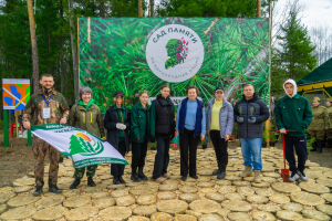 26 мая в Ханты-Мансийском районе в рамках Международной акции «Сад памяти» югорчане высадили 6 тысяч саженцев сосны