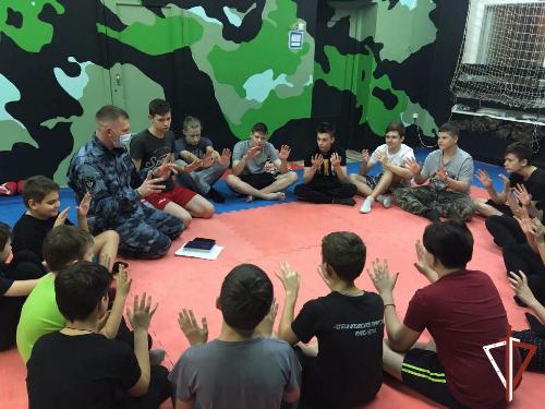 Психолог-росгвардеец провел уникальный тренинг для ребят из югорского военно-патриотического клуба