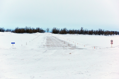 На нескольких зимних дорогах Ханты-Мансийского района введено ограничение грузоподъемности в 15 тонн