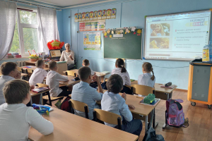 С нового учебного года во всех школах Ханты-Мансийского района каждый понедельник  начинается с занятия «Разговоры о важном»