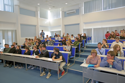 12 и 13 октября для старшеклассников из Ханты-Мансийского района прошло профориентационное мероприятие «Лаборатория профессий»