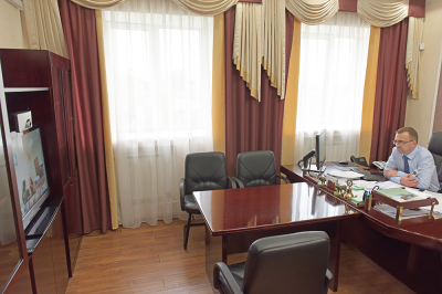 Глава Ханты-Мансийского района Кирилл Минулин в режиме видеоконференции провел 2 сентября рабочую встречу с владельцами личных подсобных хозяйств