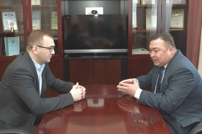 Глава Ханты-Мансийского района Кирилл Минулин и сенатор Александр Новьюхов провели рабочую встречу