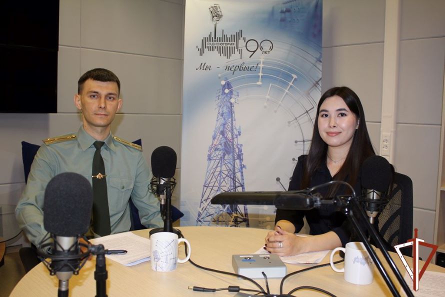Представитель медицинской службы Росгвардии накануне профессионального праздника принял участие в радиопрограмме государственной телерадиокомпании «Югория»