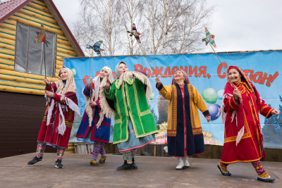 18 мая медведя Степана, проживающего в Шапше, поздравили с 23-летием