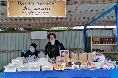 В рамках Дня работников сельского хозяйства и перерабатывающей промышленности в Горноправдинске прошла выставка-ярмарка товаров сельхозтоваропроизводителей Ханты-Мансийского района