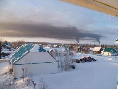 Уже больше недели сильно дымят факела расположенные вблизи села Селиярово.