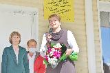 Председатель Думы района Елена Данилова посетила линейки в начальной и средней школах поселка Горноправдинска, поздравила школьников, педагогов и родителей с Днем знаний