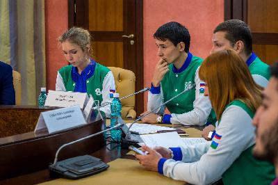 Руслан Богордаев принял участие во встрече Губернатора Ханты-Мансийского автономного округа-Югры Натальи Комаровой с участниками Всемирного фестиваля молодежи и студентов – 2017.