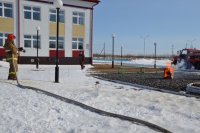 29 апреля 2014 года на территории МКОУХМР СОШ с.Селиярово проведены тренировочные учения, приуроченные к Дню пожарной охраны