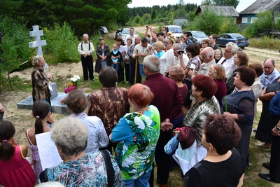 11 августа 2012 года в районе  п.Бобровский на горе, состоялось торжественное открытие памятника д.Горные Денщики и роду Сивковых