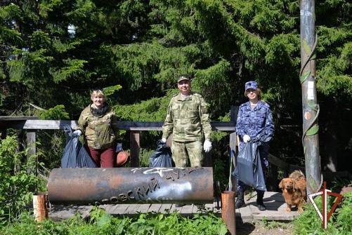 Росгвардия поддержала экологическую акцию по очистке родников в Ханты-Мансийске
