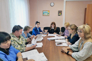 15 июня под председательством заместителя главы района Ирины Уваровой состоялось очередное заседание муниципальной комиссии по делам несовершеннолетних и защите их прав