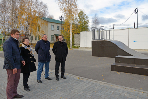 В рамках рабочей поездки в Ханты-Мансийский район губернатор Югры Наталья Комарова посетила социальные объекты в Горноправдинске