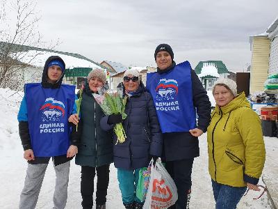 Депутаты Думы Ханты-Мансийского района поздравили с Международным женским днем прекрасную половину района