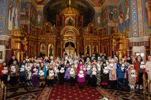 7 января юные жители Ханты-Мансийского района побывали на экскурсии в кафедральном соборе Воскресения Христова, посмотрели рождественский спектакль «Однажды» в КТЦ «Югра-Классик»
