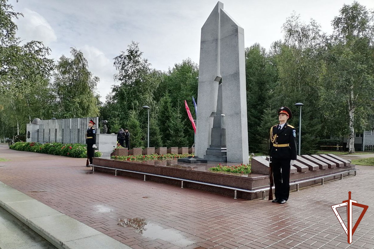 Росгвардия приняла участие в памятных мероприятиях, посвященных Дню солидарности в борьбе с терроризмом, состоявшихся в Югре