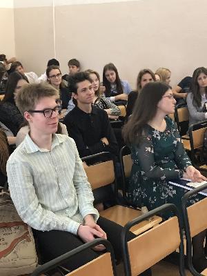 В рамках реализации регионального партийного проекта «Югра молодая» 5 октября в п. Горноправдинск состоялся молодежный дискуссионный клуб для учащихся 9-11 классов общеобразовательных школ.
