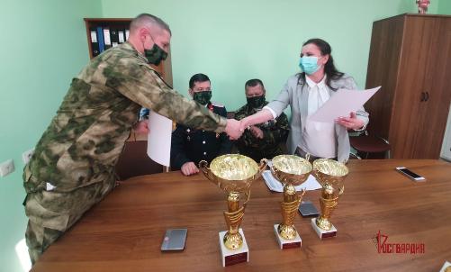 В Югре офицер Росгвардии в составе жюри подвел итоги слета юнармейских отрядов Ханты-Мансийского района