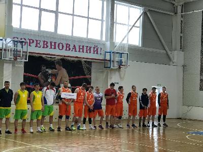 В поселке Горноправдинск состоялся турнир Ханты-Мансийского района по баскетболу среди мужских команд.