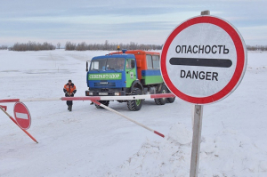 В Ханты-Мансийском районе идет обустройство более 382 километров зимних автомобильных дорог, ледовых переправ – 7 километров. Даты ввода зимников в эксплуатацию могут меняться в зависимости от погодных условий