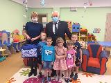 Депутаты Думы Ханты-Мансийского района вручили новогодние подарки самым маленьким жителям района