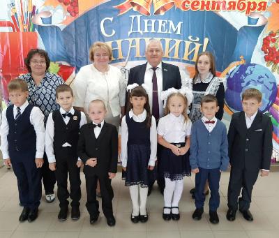 Депутаты Думы Ханты-Мансийского района поздравили учителей и школьников с Днем знаний