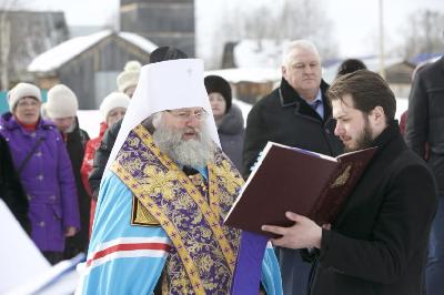 Митрополит Ханты-Мансийский и Сургутский Павел совершил чин освящения закладного камня храма в поселке Бобровский