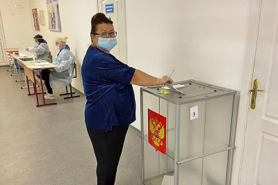 25 июня прошел первый день голосования по вопросу внесения поправок в Конституцию Российской Федерации, в Ханты-Мансийском районе работало 30 избирательных участков