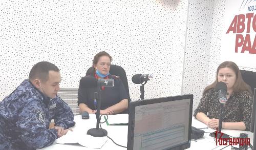 В Югре в прямом эфире «Авторадио» офицеры ведомства рассказали о всероссийских проектах Росгвардии