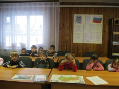 Сельскую библиотеку с.Кышик посетили самые маленькие жители, воспитанники детского сада «Ягодка», с воспитателем старшей группы Мариной Октябрьевной Лозямовой.