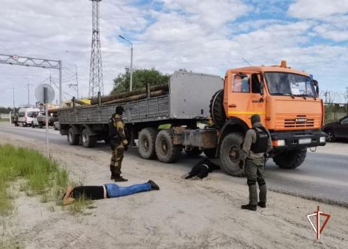 В Югре сотрудники ОМОН Росгвардии оказали содействие в задержании подозреваемых в хищении труб с нефтяного месторождения