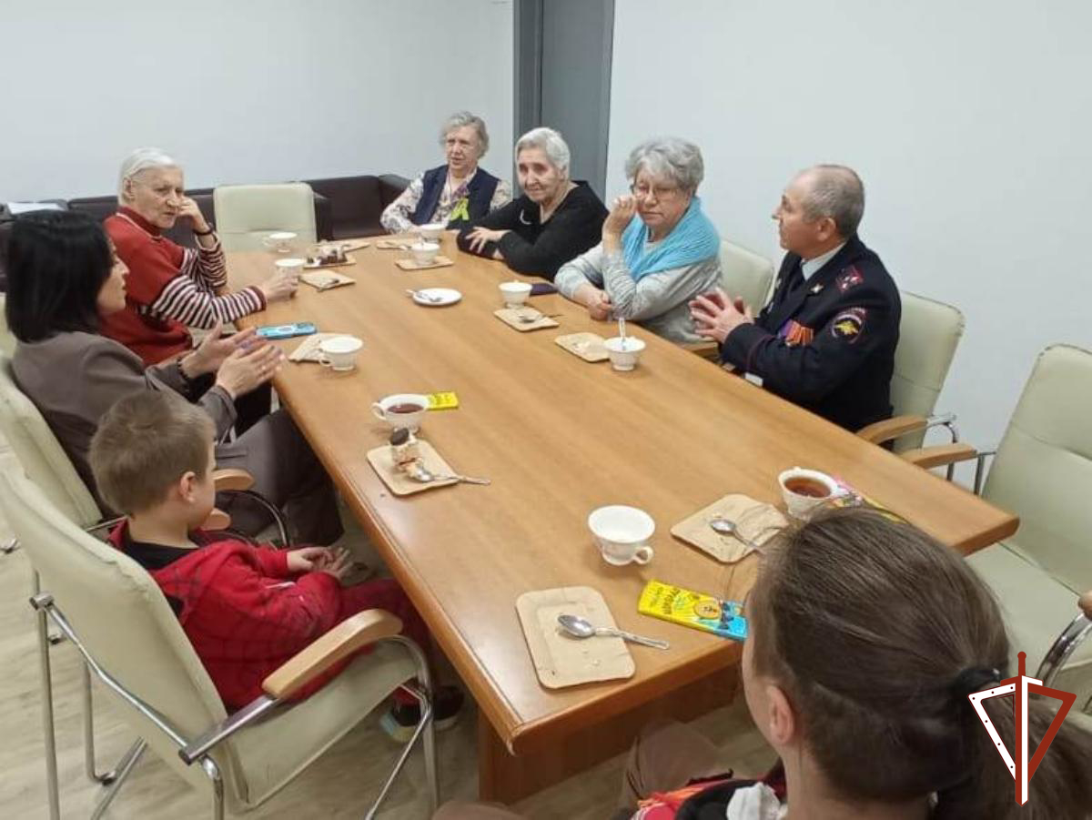 Офицеры Росгвардии провели патриотическую встречу с воспитанниками подшефного детского дома в Югре