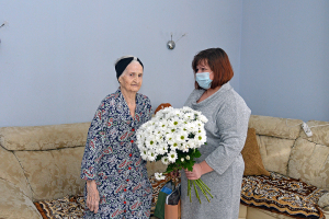 90 лет исполнилось жительнице Батово Валентине Павловне Наумовой – ветерану труда и труженице тыла
