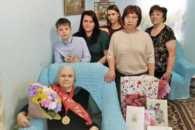 Сегодня исполняется 90 лет жительнице Луговского Ираиде Ильиничне Дедюриной