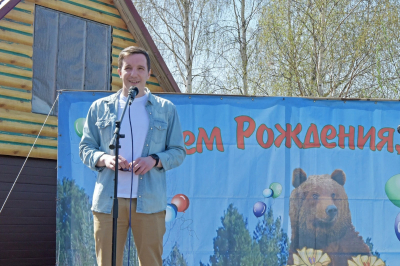 20 мая медведя Степана, проживающего в Шапше, поздравляли с 22-летием