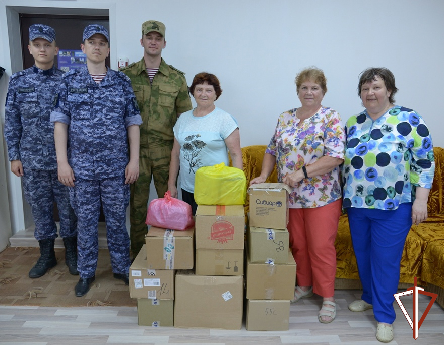 В Югре Росгвардия поблагодарила жителей села Батово за гуманитарную помощь участникам СВО