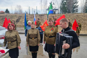 Жители Ханты-Мансийского района поздравили пожилых земляков с годовщиной Великой Победы