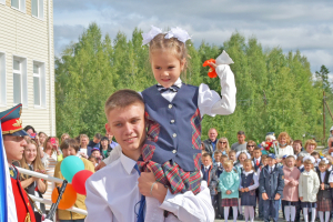 В школах Ханты-Мансийского района отпраздновали День знаний, в новом учебном году к занятиям приступили 2 105 учащихся, в том числе 214 первоклассников, 261 ученик 9 и 11 классов